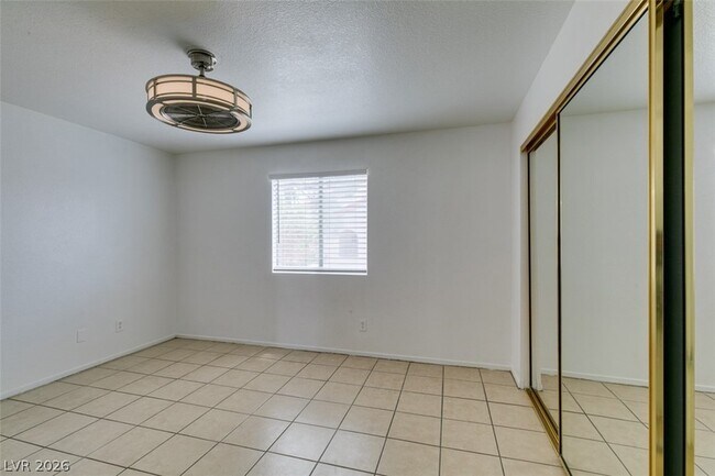 Building Photo - 7570 W Flamingo Rd