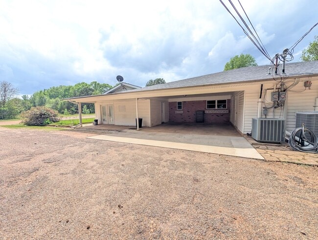 Building Photo - Summit Duplex