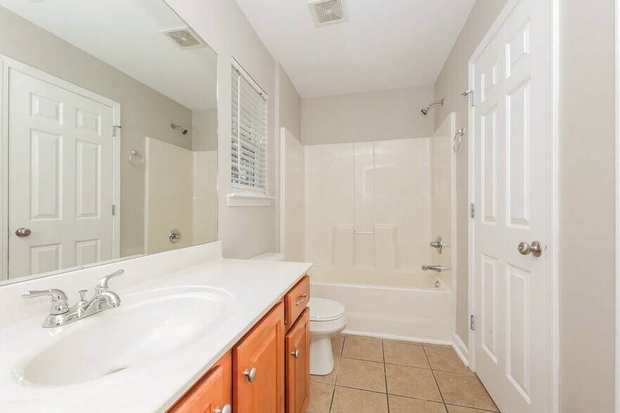 Building Photo - 237 Titans Cir