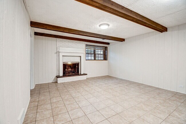 Building Photo - 1326 Meadow Ln