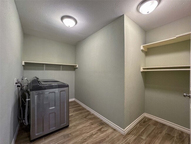 Building Photo - 2706 Orion Dr