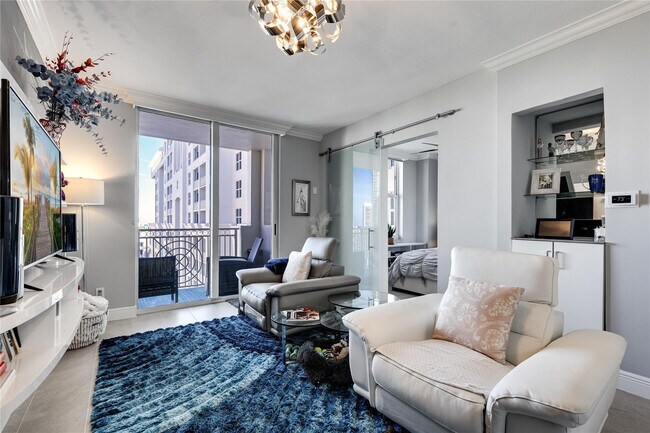 Building Photo - 511 SE 5 Ave