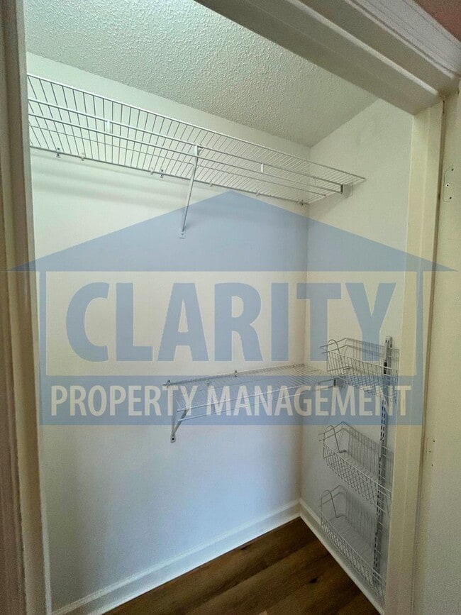 Building Photo - Convenient 3-Bedroom, 2-Bath Home in a Cen...