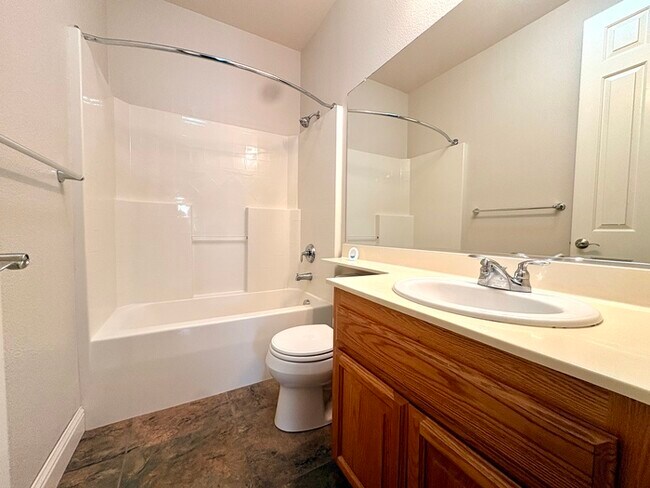Building Photo - Beautiful 3 Bedroom, 2 Bathroom Home Walking Distance To The Fountains / Galleria!