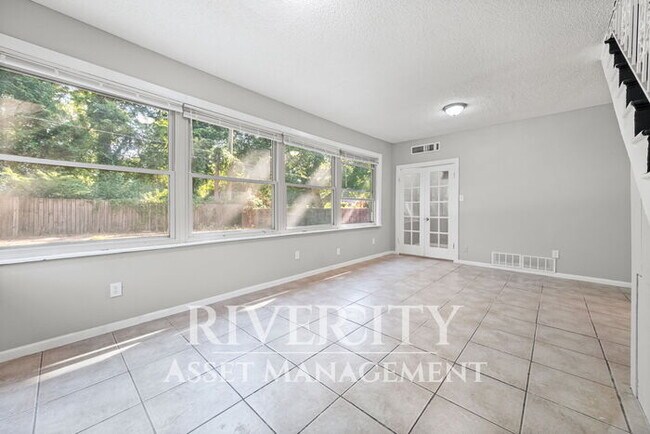 Building Photo - Step into a piece of Memphis history with this stunning, newly renovated home!!! Section 8 Welcom...