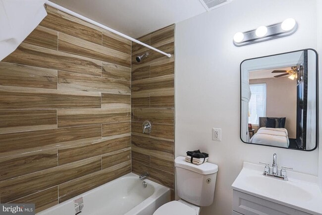 Building Photo - 9 Glenmore Ave