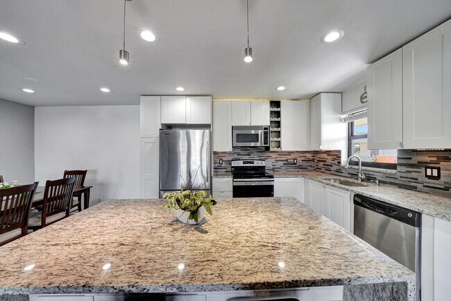 Building Photo - 516 Osprey Dr