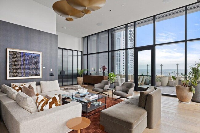 Building Photo - 610 Davis St