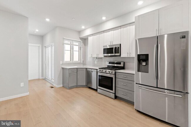 Building Photo - 2142 Master St