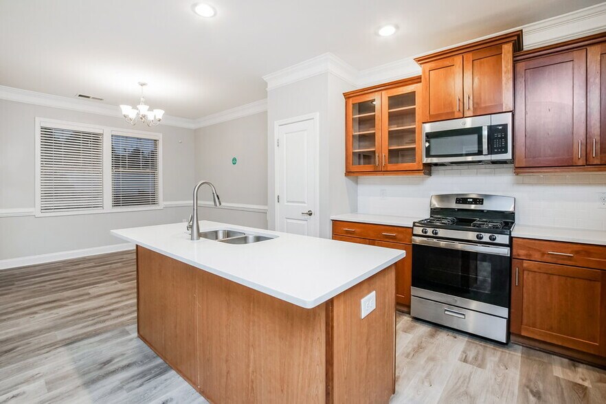 Building Photo - 108 Heathwood Dr