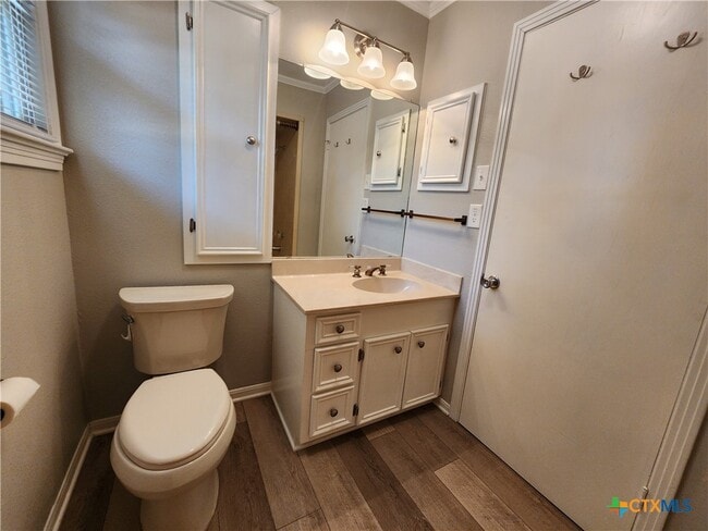 Building Photo - 564 Laurel Ln