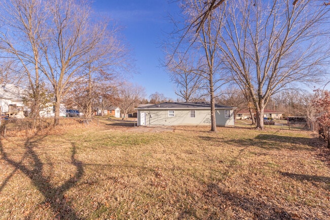 Building Photo - 2405 E Willowbrook
