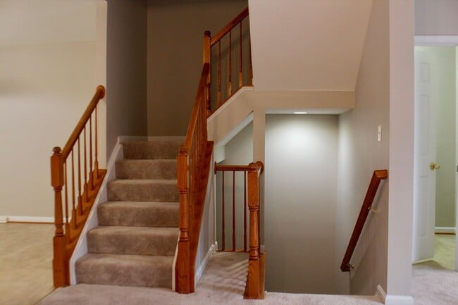 Building Photo - Beautiful 3-Level Townhouse with Finished Basement & Garage