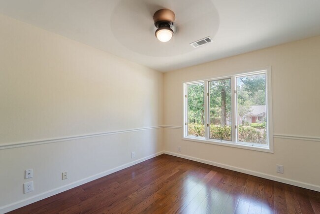 Building Photo - Charming 3 Bedroom, 2 Bathroom home! Call 501-922-9997 to set up a showing today!
