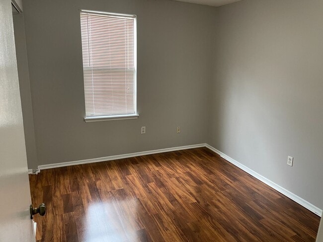 Building Photo - Close to Lexington Medical Center, University of South Carolina, I-26 and I-20