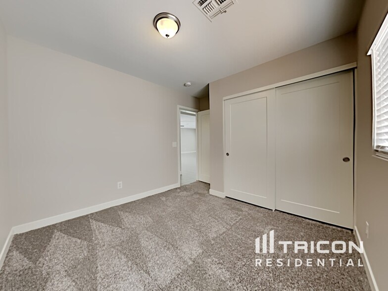 Building Photo - 11514 W Larkspur Rd
