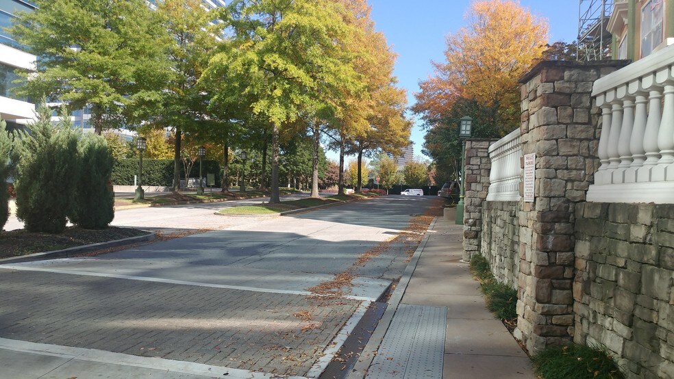 Green Space - 10 Perimeter Summit Blvd