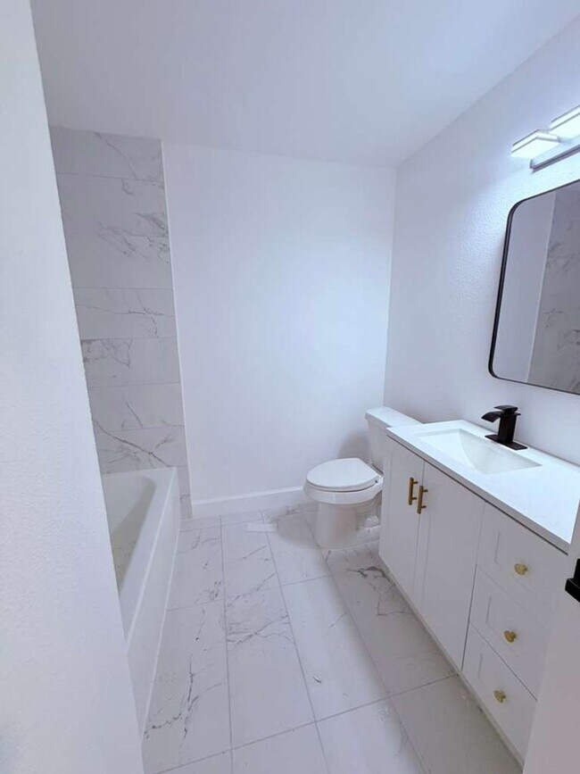 Building Photo - BEAUTIFUL HOME IN HOUSTON. MOVE IN READY!.