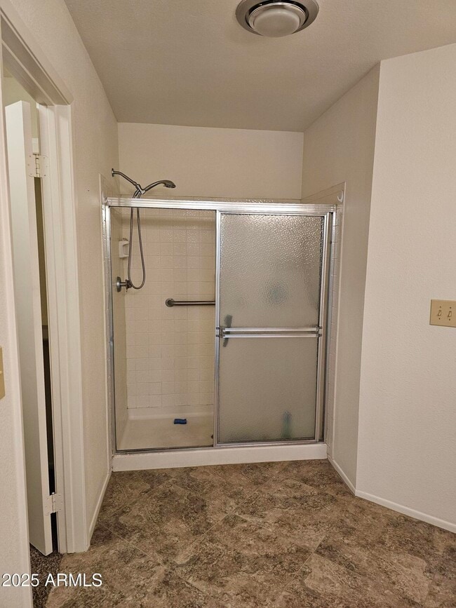 Building Photo - 4631 E Bohl St