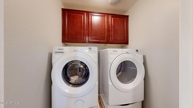 Building Photo - 3272 E Meadowview Dr