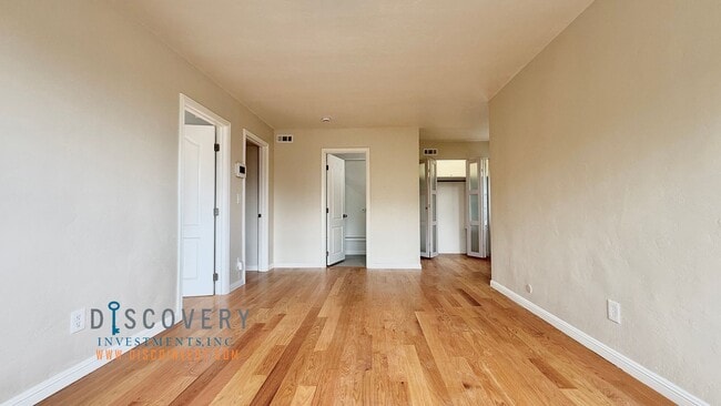 Building Photo - 4 Bedroom Mid-Century Oakmore Home With Views of Bay