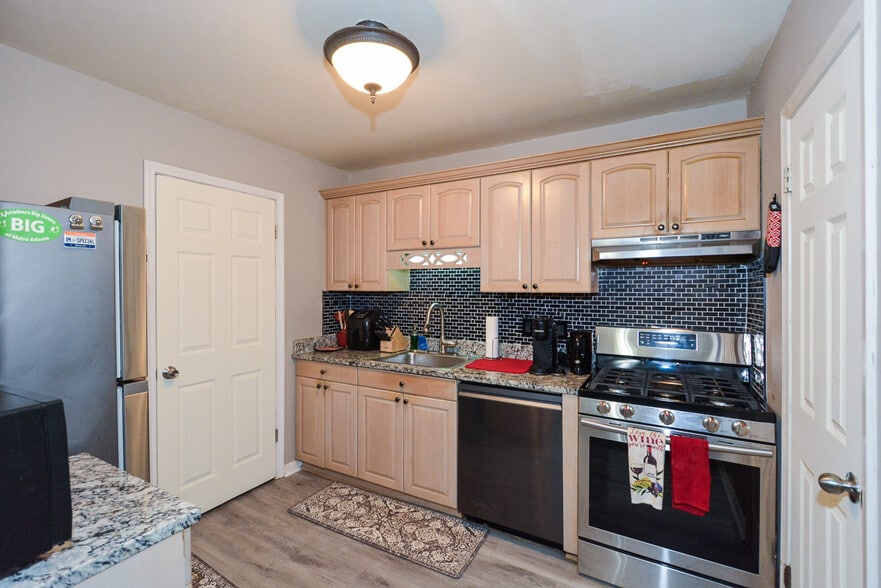 Building Photo - 1422 Springleaf Cir SE