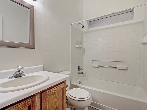 Building Photo - "Spacious 4-Bedroom Gem on Quartz Dr – Your Ideal Albuquerque Retreat!"