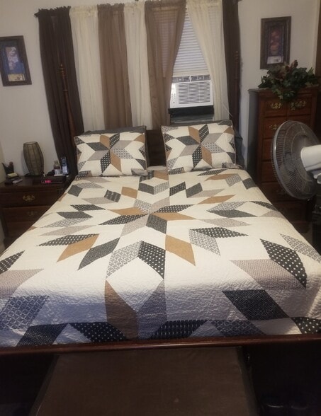 Upper bedroom - 427 20th Ave S