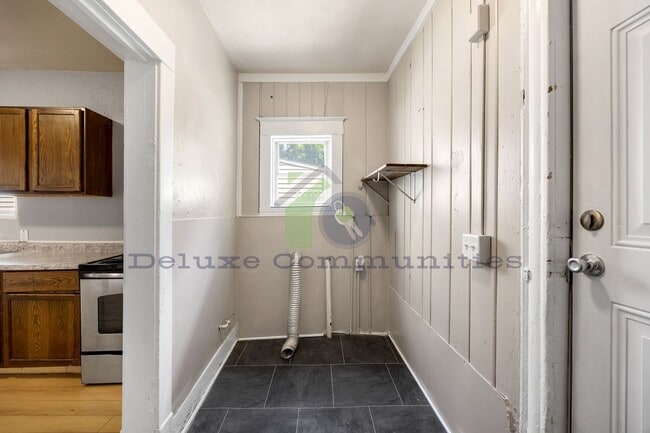 Building Photo - 62 Quimby St NE