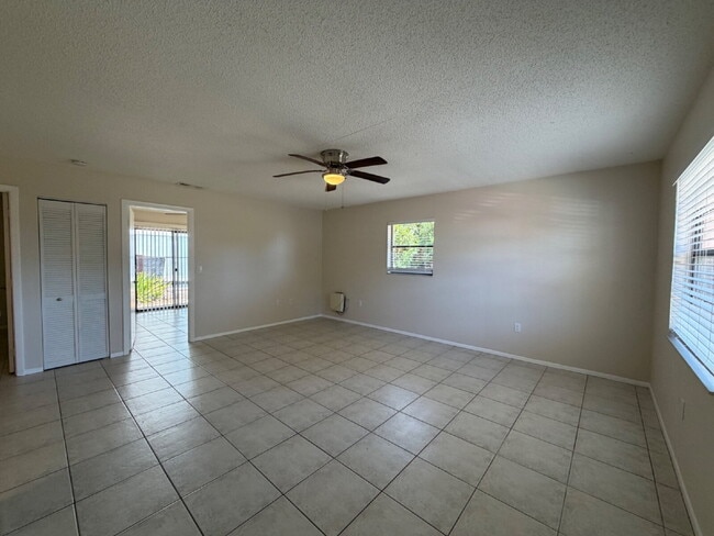 Building Photo - "Charming 2-Bed Retreat with Granite Finishes”