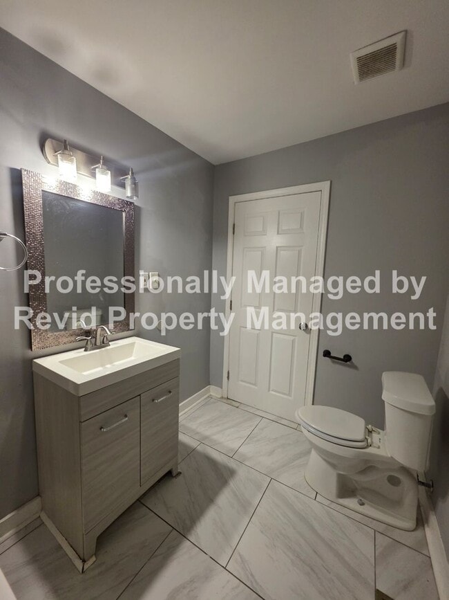 Building Photo - 3 Bed 1.5 Bathroom Home!!!!