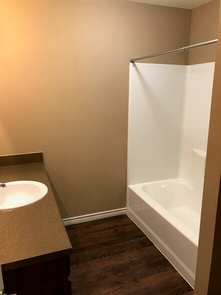 Building Photo - 4267 Castlegate Dr