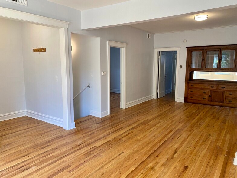 Dining Room - 2058 W Hutchinson St