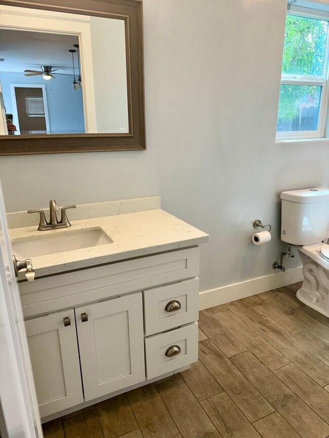 Building Photo - Cute Cottage