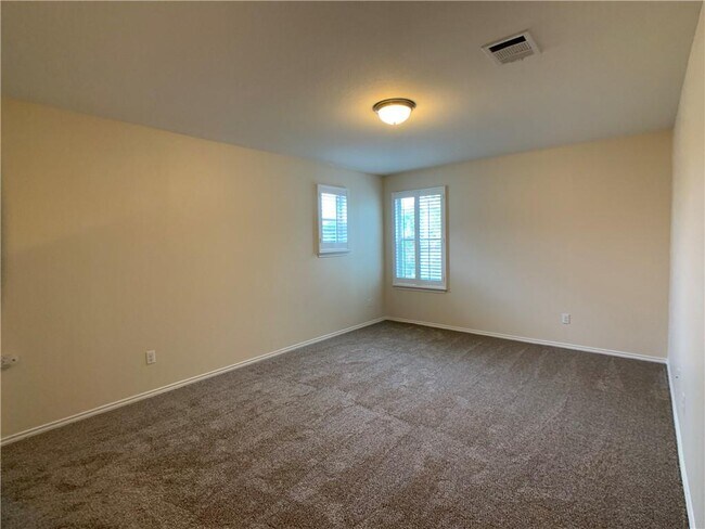 Building Photo - 133 Gina Dr