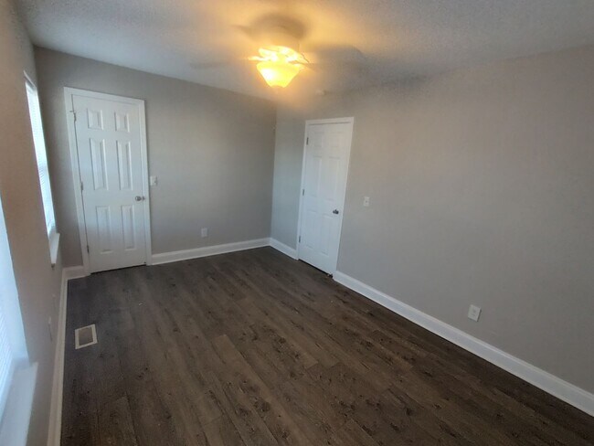 Building Photo - Spacious 2BD/2.5BA Townhome super close to CCU, HGTC, and CMC!