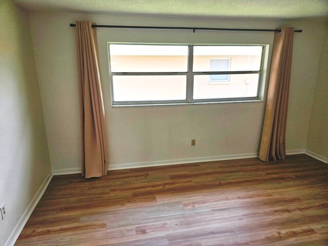 Building Photo - 8040 Canterbury Cir