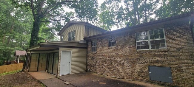 Building Photo - 2035 Northland Dr NW