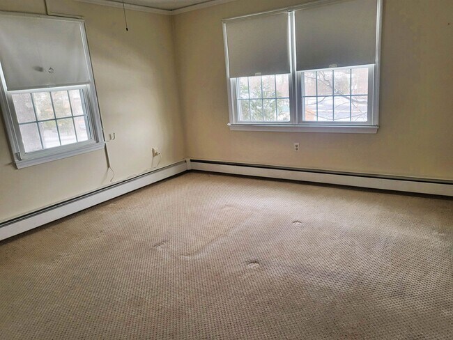 Building Photo - 1 Bittersweet Rd