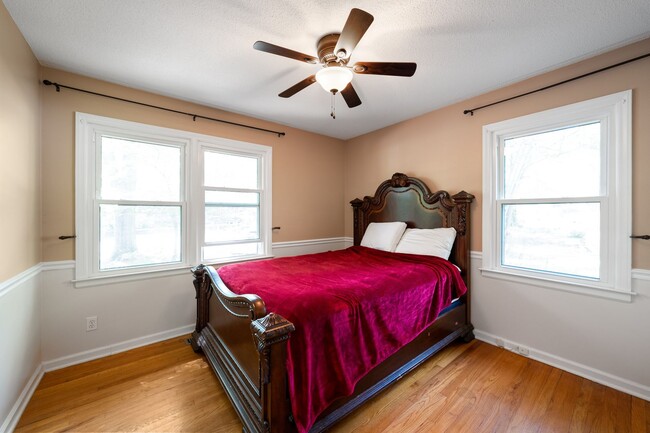 Building Photo - Cozy 3Bed/2Bath with plenty of natural light located in Durham! Enormous backyard is a must see!!