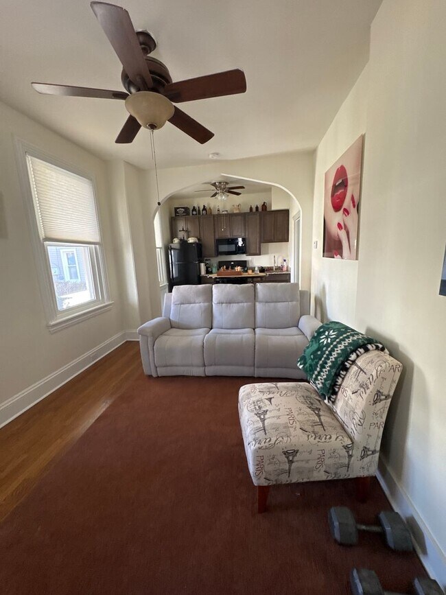 Building Photo - 322 E Broad St