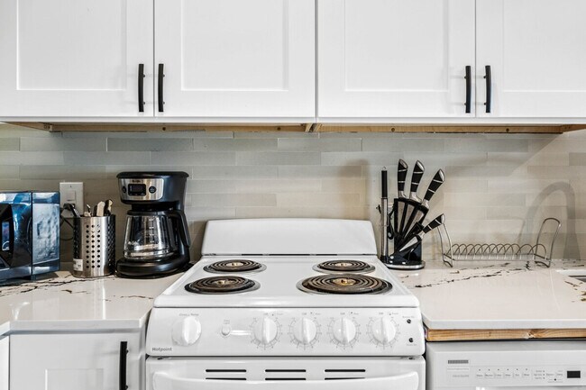 Building Photo - 906 Villa Ave