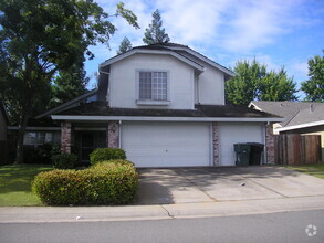 Building Photo - West Roseville 3 Bedroom 2.5 bathroom, 2 S...