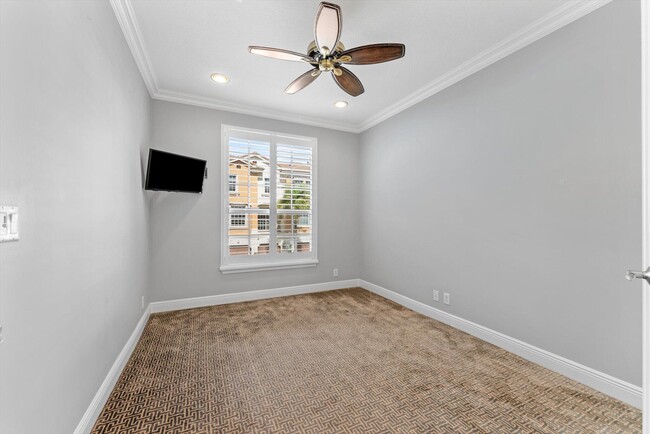 Building Photo - 604 NE Francesca Ln