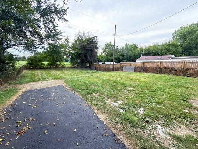 Building Photo - 2479 Kitchner Dr