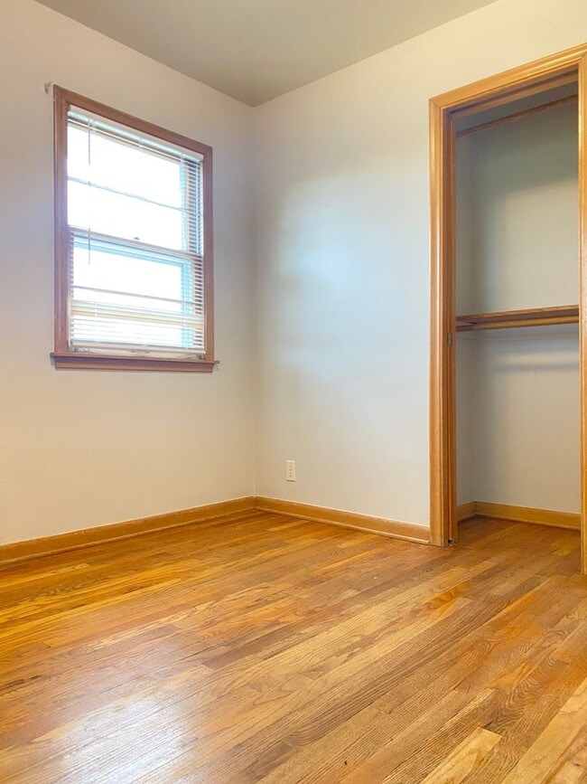 Building Photo - Beautiful 3 bed 1 bath house, over sized driveway, garage and fenced in back yard $1795