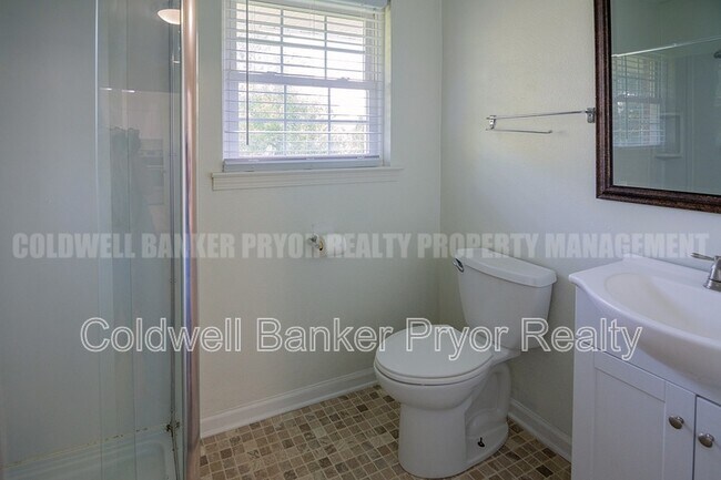 Building Photo - 1225 Panorama Dr