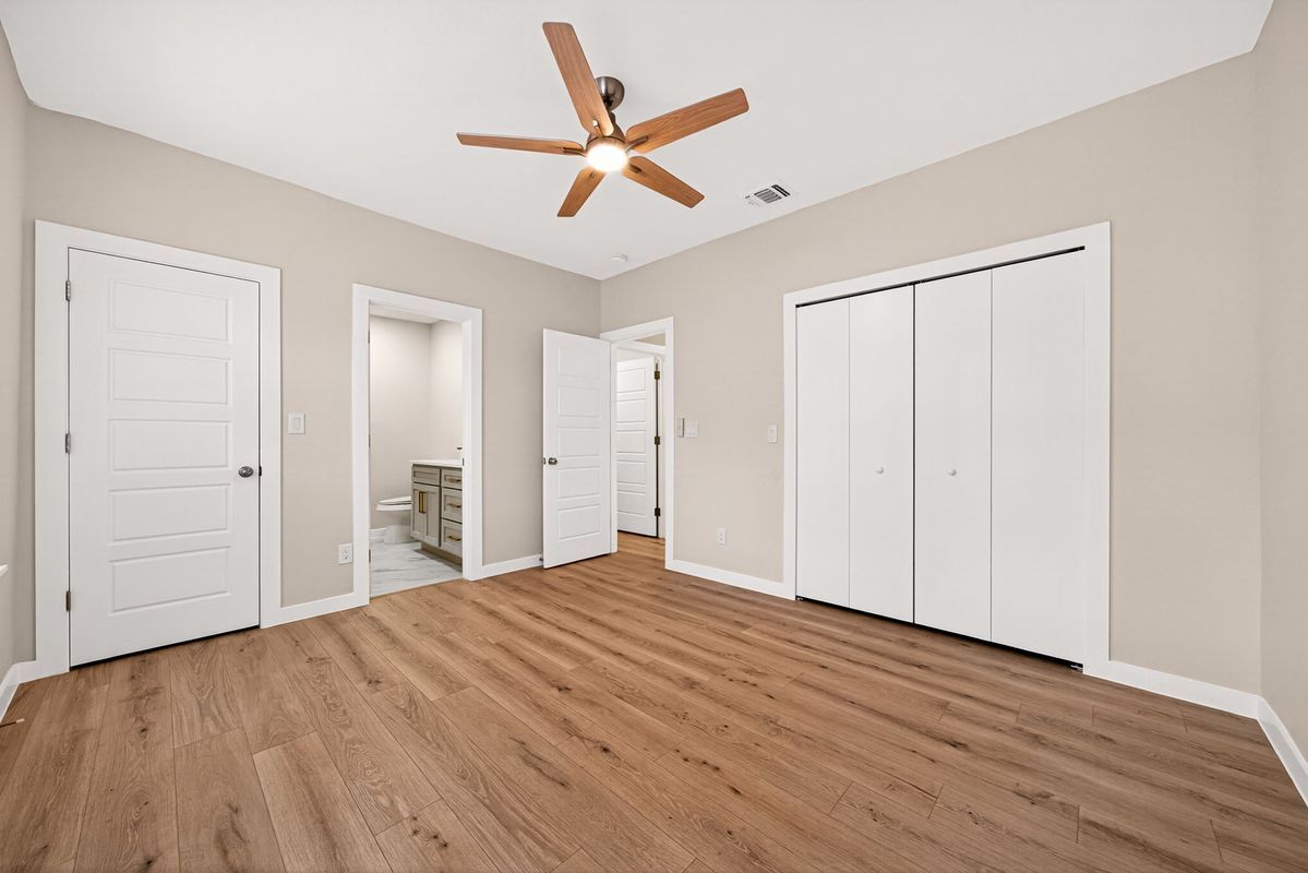 Building Photo - 631 E Mistletoe
