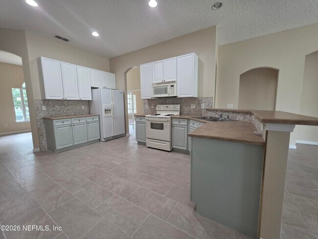 Building Photo - 739 Wakemont Dr