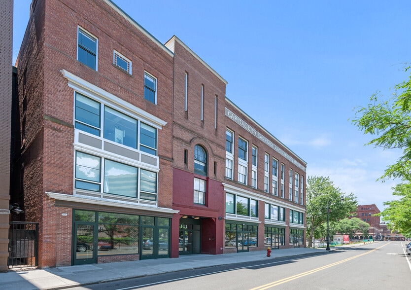 Building Photo - The Hartford Carriage House